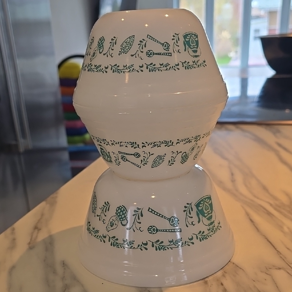 Vintage Set Of Mid Century Milk Glass Federal glass mixing bowl Utensil Pattern